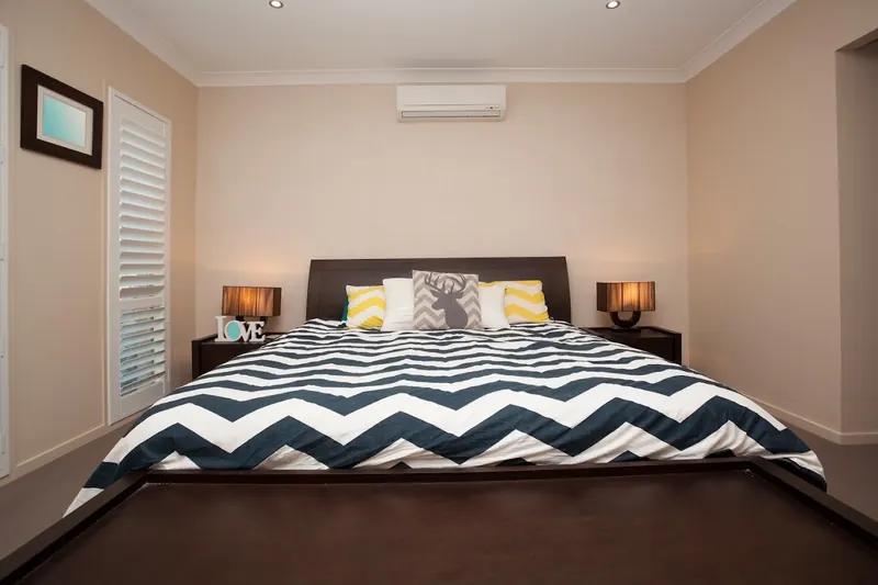 Split air conditioner above the bed in a main bedroom